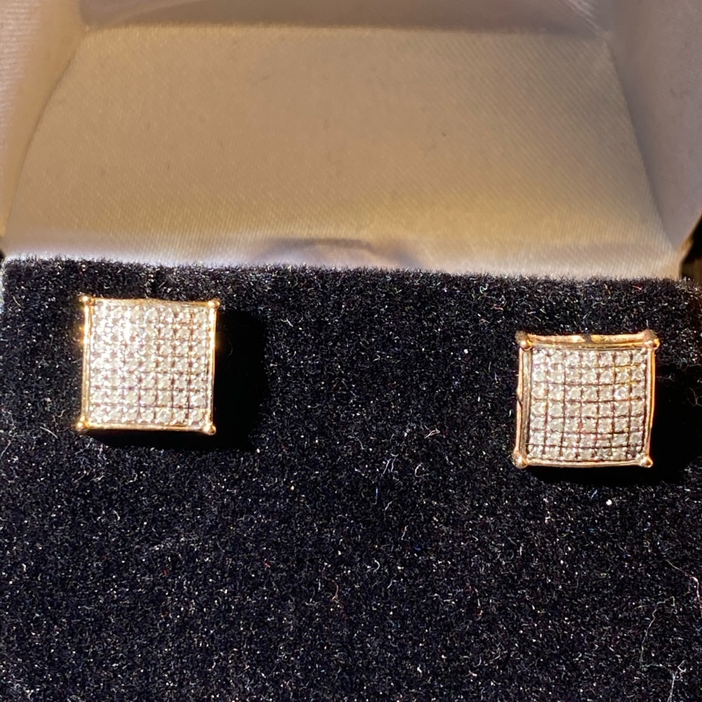 Square post earrings with clustered diamonds
